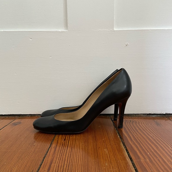 Ann Taylor classic black leather pumps, size 6.5 - Picture 3 of 6